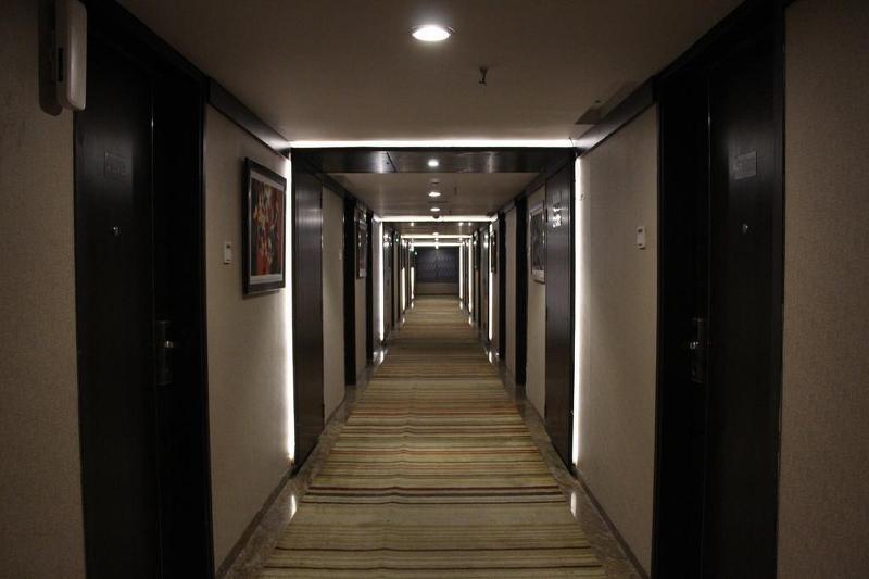 Hotel Siesta Hinjewadi Пюн Екстериор снимка