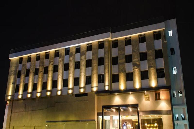 Hotel Siesta Hinjewadi Пюн Екстериор снимка
