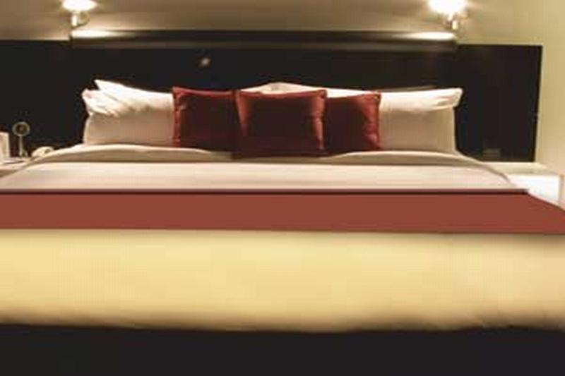Hotel Siesta Hinjewadi Пюн Екстериор снимка